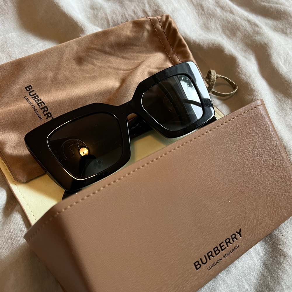 BURBERRY Sunglasses